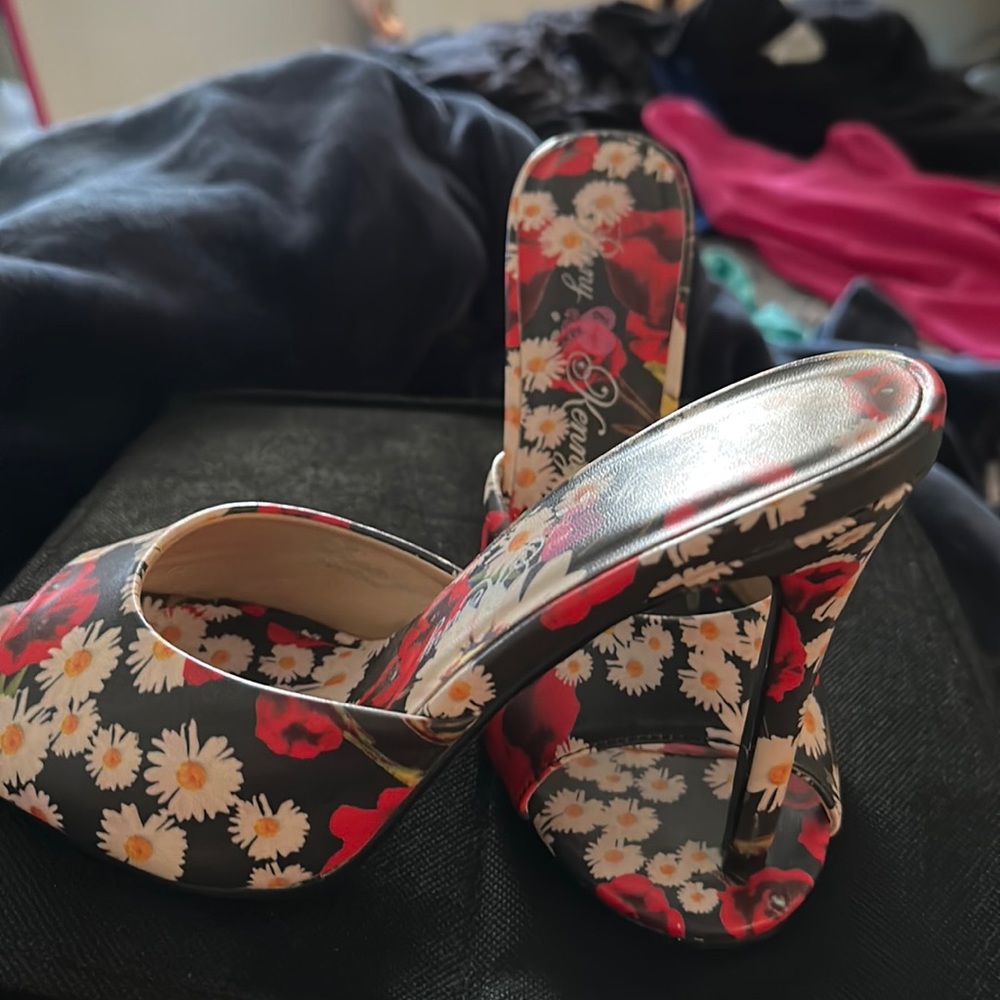 Cute floral print sandal heels. Size 8. Lightly worn.